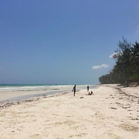 Hotel Footprints House Diani Beach Esterno foto