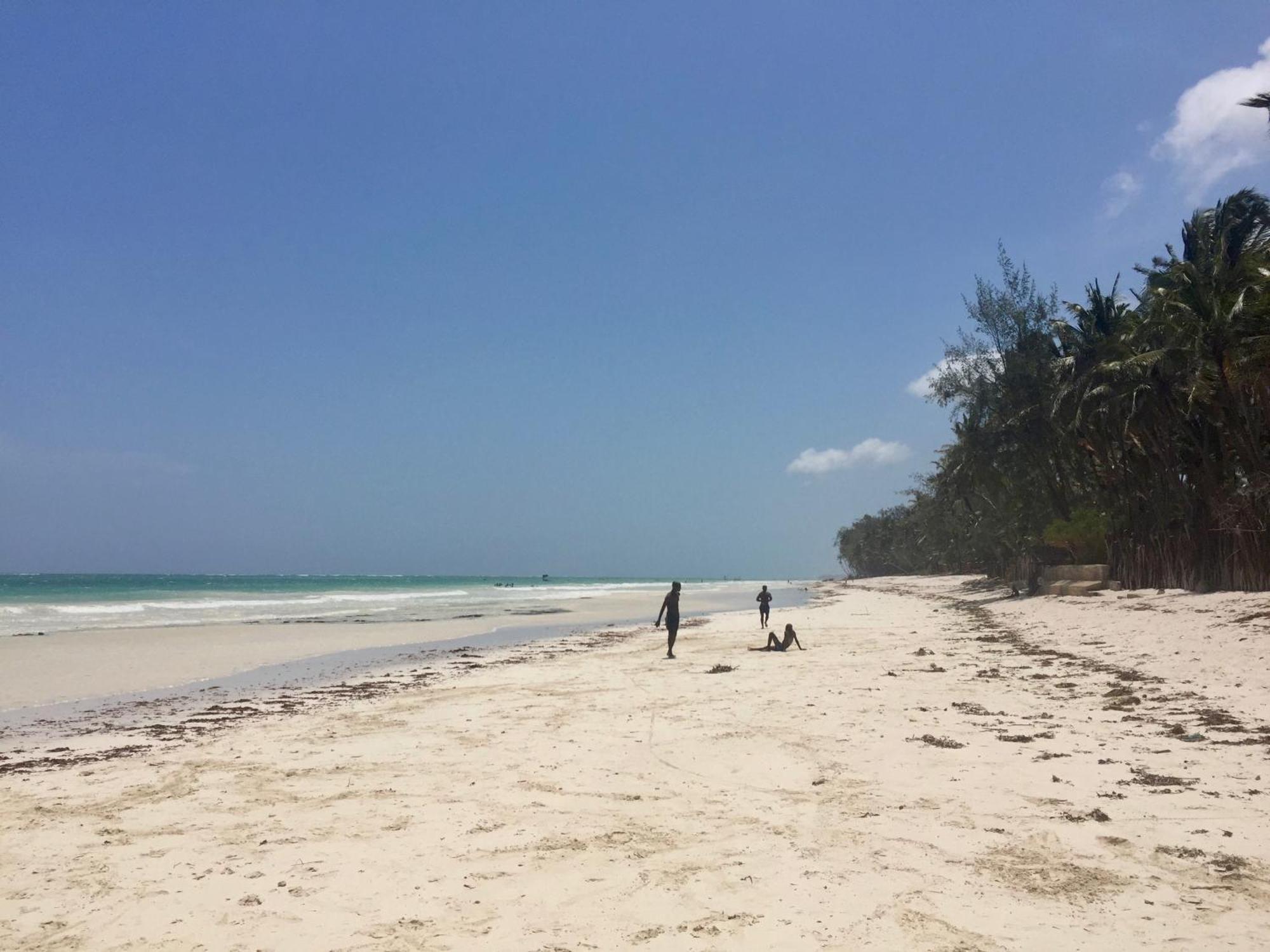 Hotel Footprints House Diani Beach Esterno foto