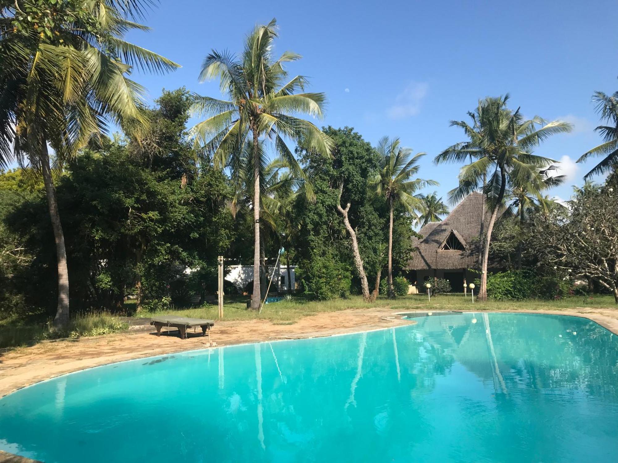 Hotel Footprints House Diani Beach Esterno foto