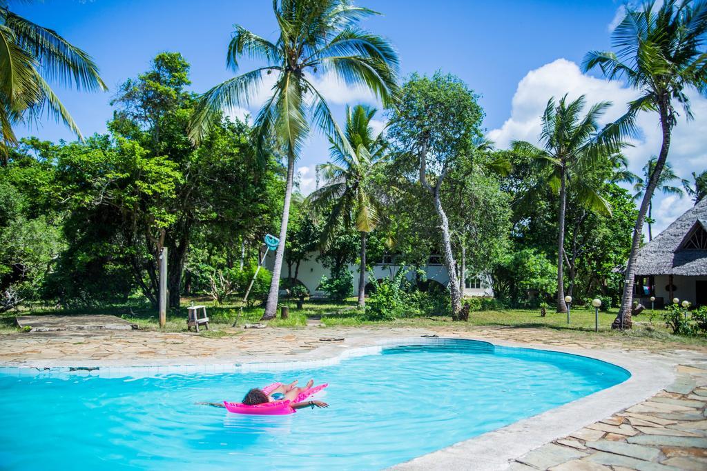 Hotel Footprints House Diani Beach Esterno foto