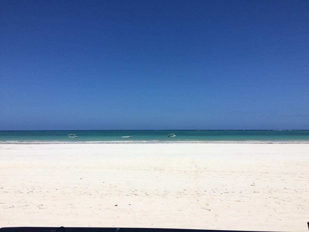 Hotel Footprints House Diani Beach Esterno foto