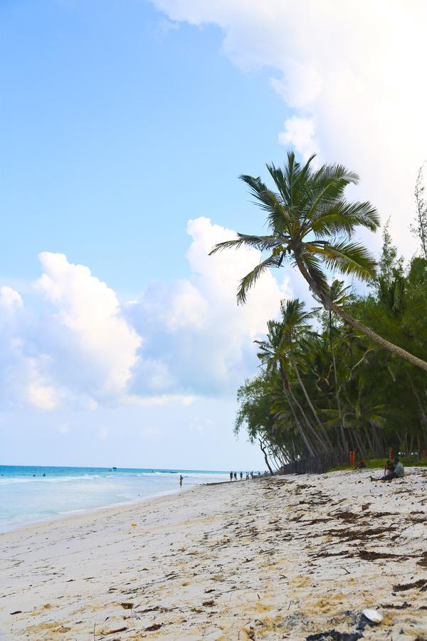 Hotel Footprints House Diani Beach Esterno foto