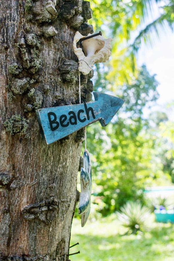 Hotel Footprints House Diani Beach Esterno foto